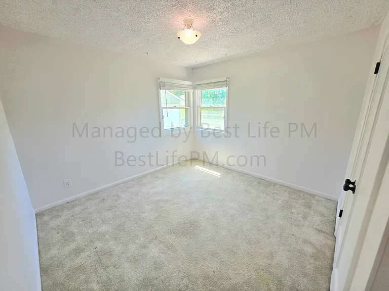 4526 NE 77th Ave — Photo 20