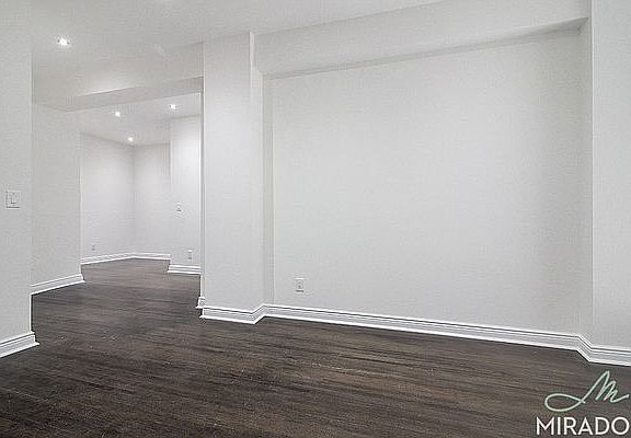 3rd image of 10 E 13th St APT 4F