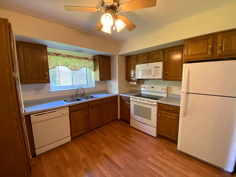 835 S Dwyer Ave #A — Photo 8