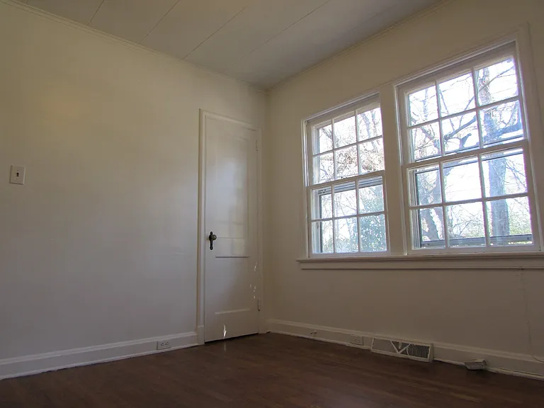 322 W McCubbins St — Photo 8