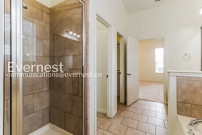 709 W 35th St — Photo 5