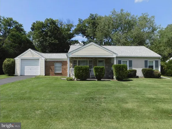 965 Wayfield Dr W, Norristown, PA 19403