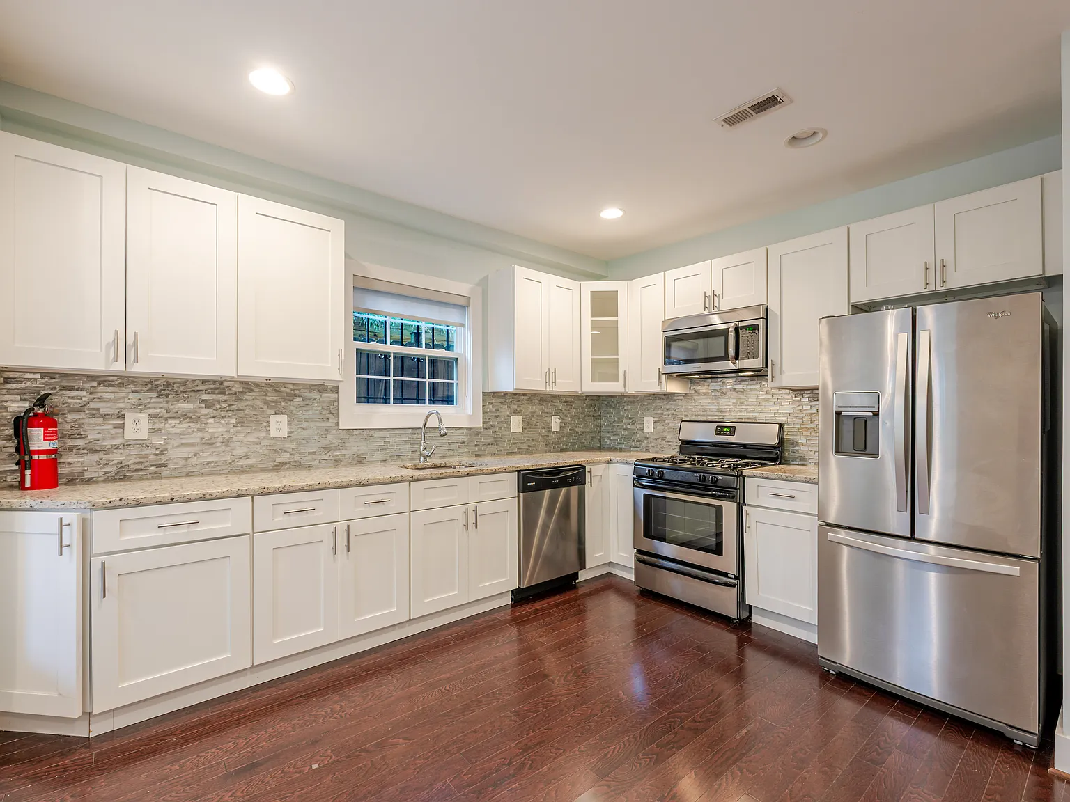 2 bed, 800 sqft, $2,595 — Photo 4