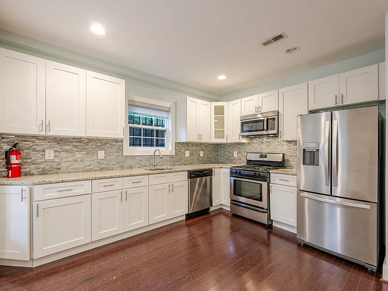 5056 B St SE — Photo 7