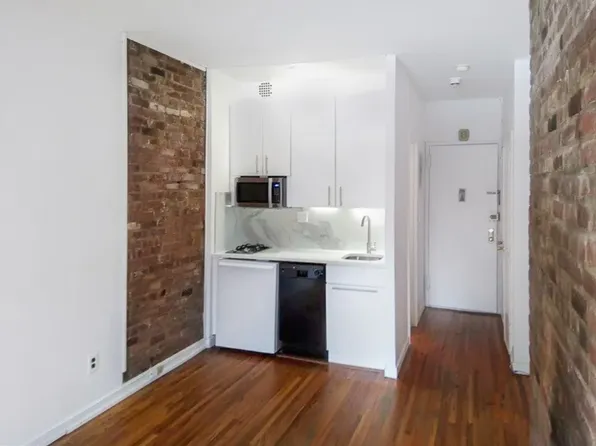 210 East 21st Street image 3 of 9