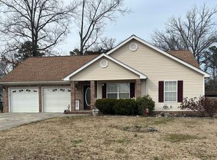 185 Century Station Dr, Rossville, GA 30741