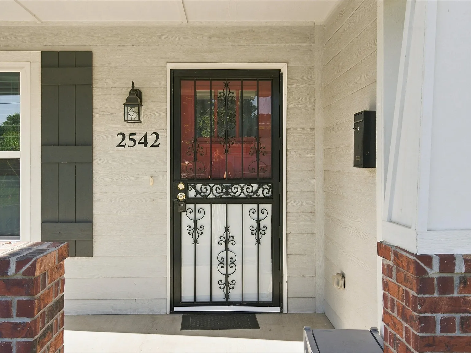 3 bed, 2.0 bath, 1292 sqft, $1,900 — Photo 4