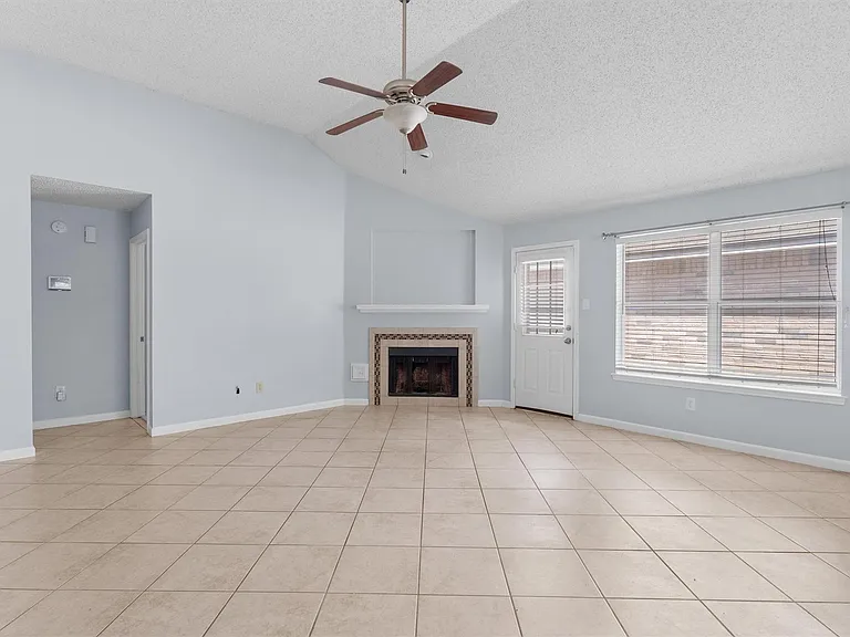 606 David Curry Dr — Photo 4