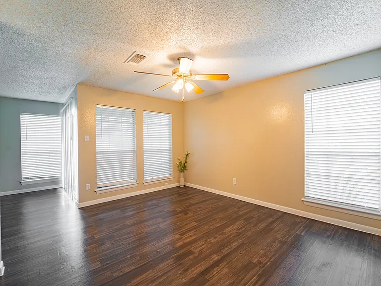 Oak Bend Apartments — Photo 47