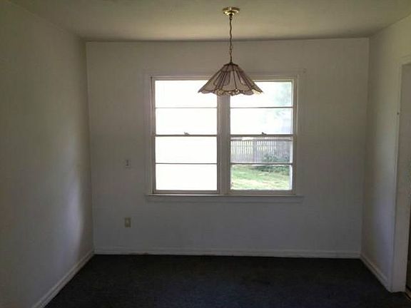3rd image of 1633 Dearborn Dr