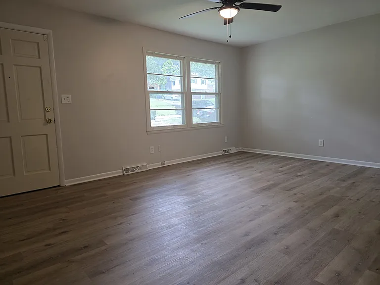 2804 Brett Rd NW — Photo 2