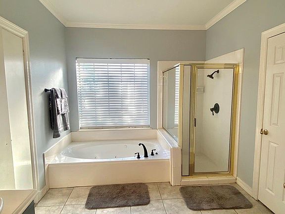 5th image of 901 Hilton Dr