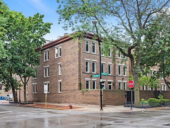 2nd image of 1900 N Hudson Ave Unit C