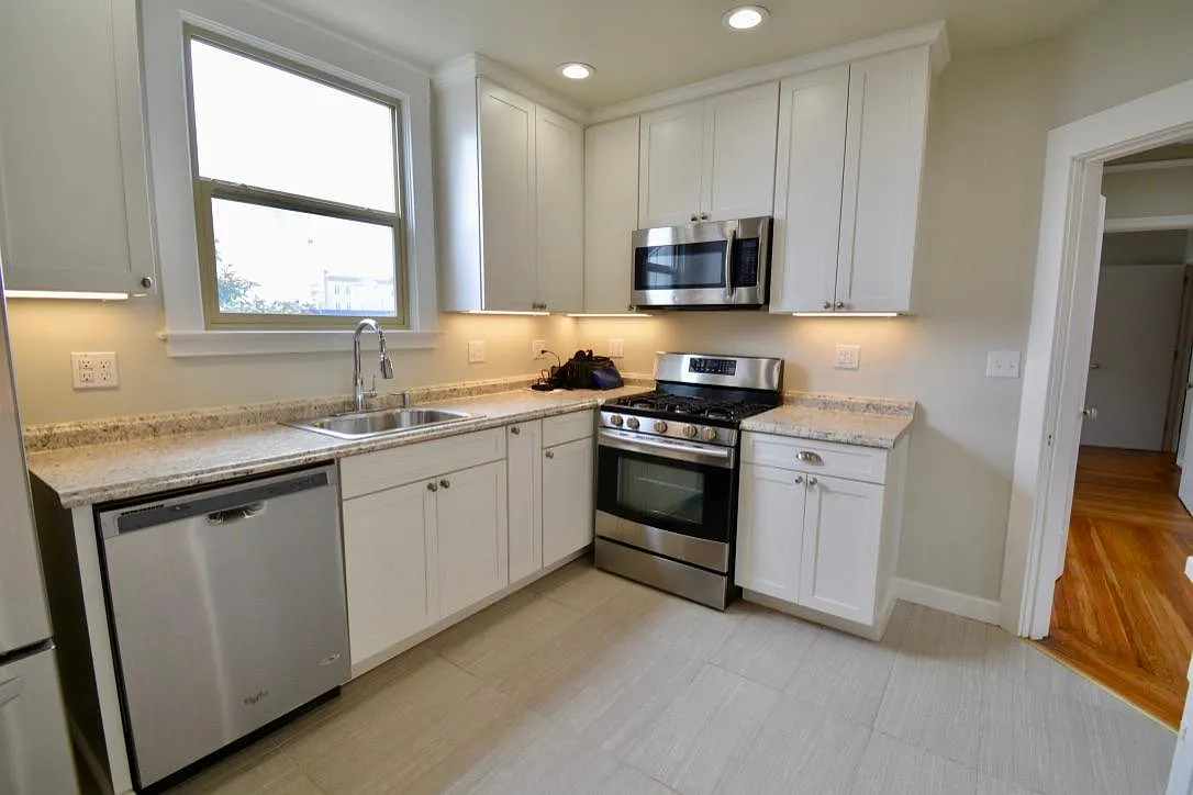 4 bed, 1400 sqft, $6,700 — Photo 3