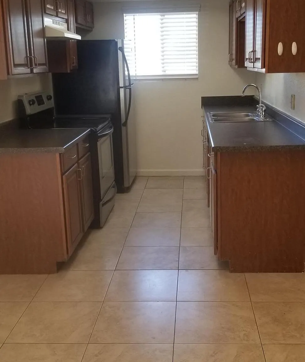 2 bed, 1.0 bath, 700 sqft, $1,000 — Photo 2