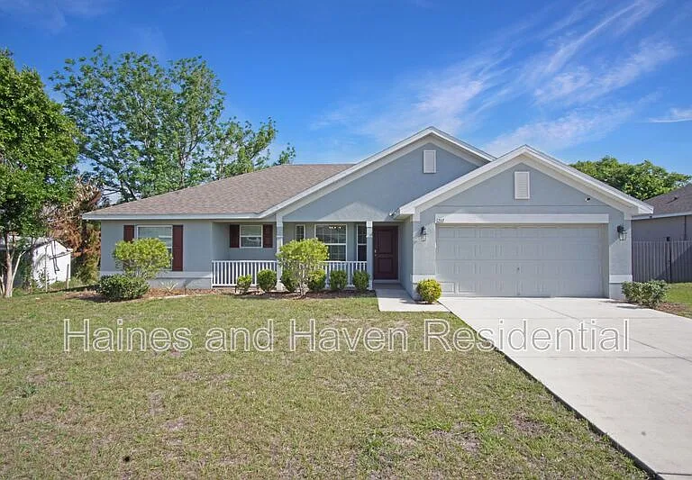 1217 Forest Hills Dr — Photo 1