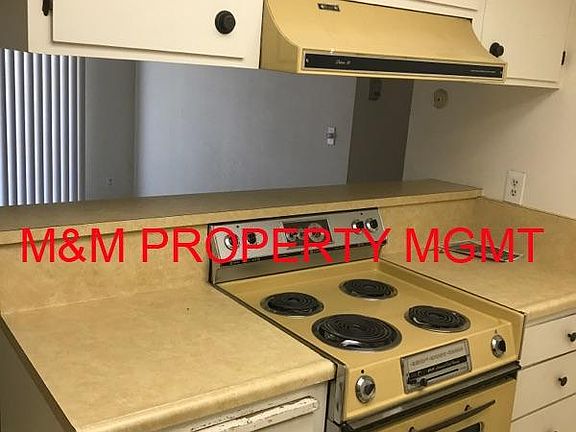 5010 POLK ST Kitchen