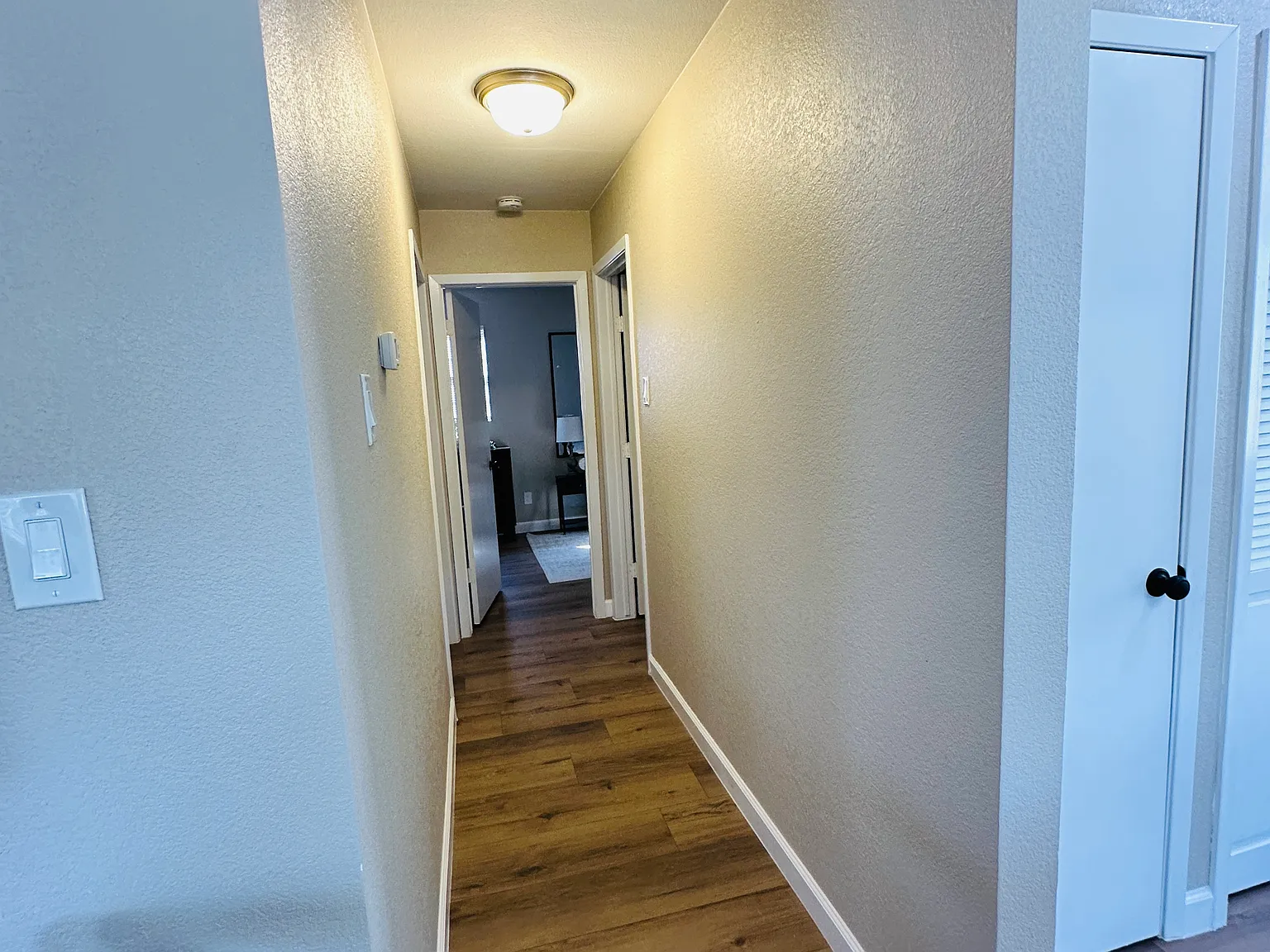 2 bed, 900 sqft, $3,000 — Photo 4