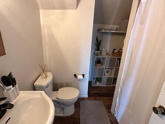 5th image of 605 N Market St