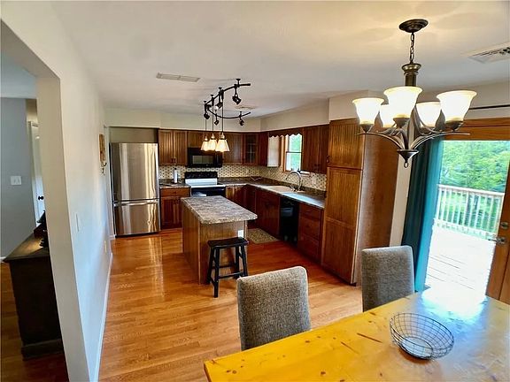 5th image of 174 Hague Ln