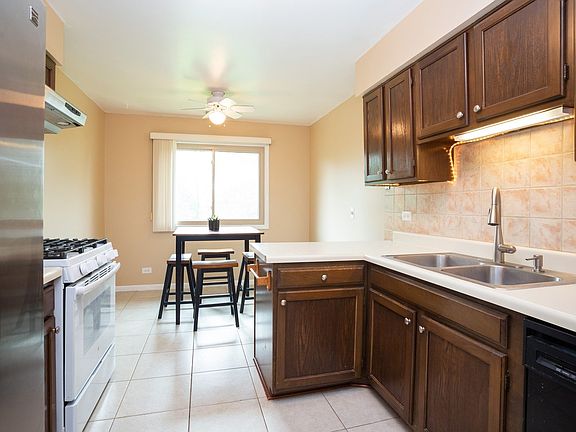 5th image of 1215 Knottingham Ct APT 2B
