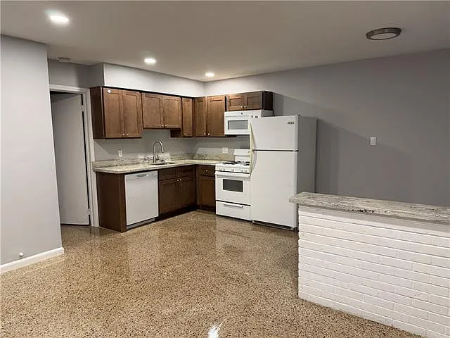 1 bed, 1.0 bath, 650 sqft, $900 — Photo 2