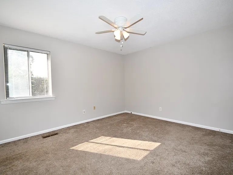 4216 Shady Oak Dr — Photo 9