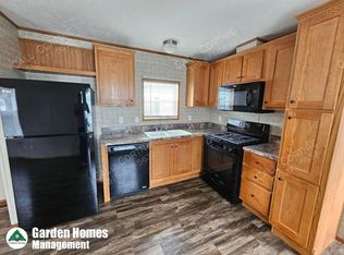 32 Pine Cir, Sauquoit, NY 13456