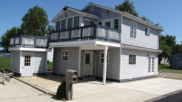 1st image of 11121 W Ferndale Dr