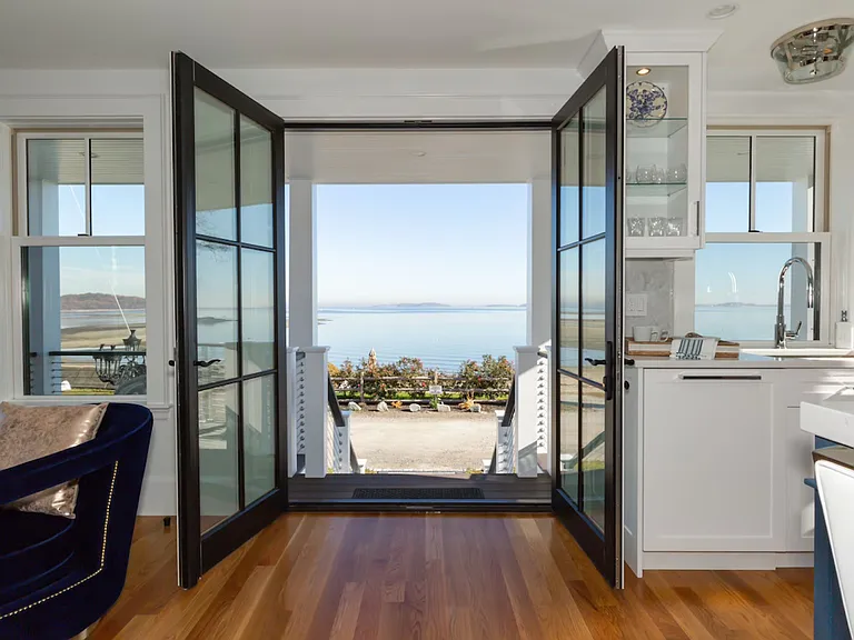 Welcome to Bayside Jewel! Come enjoy this beautiful scenic ocean view!