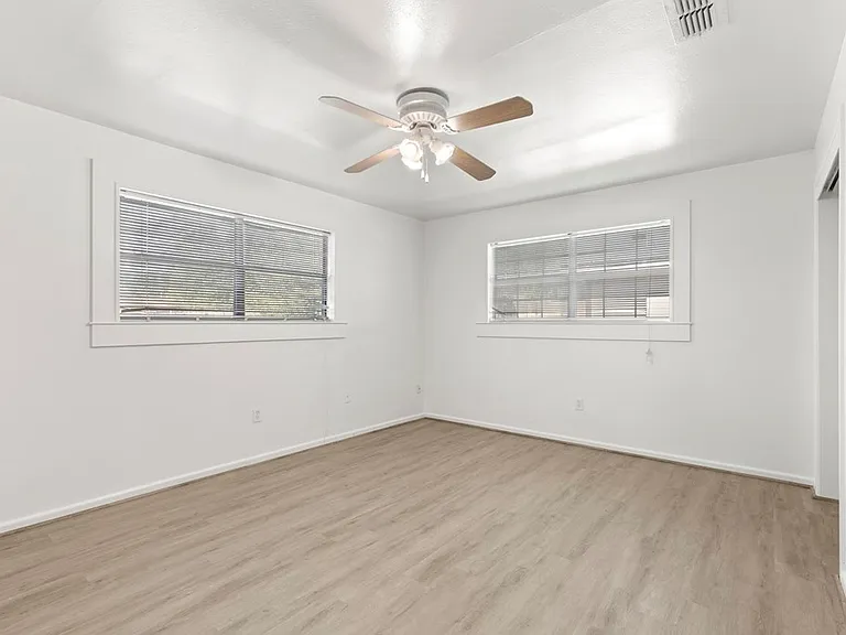 1418 E Crescent Dr — Photo 5