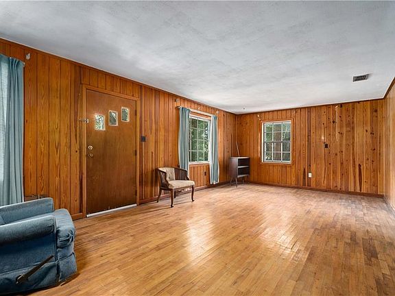 4th image of 430 Bayou Sara Ave