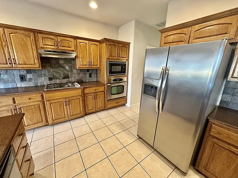 515 N Douglas St W — Photo 5