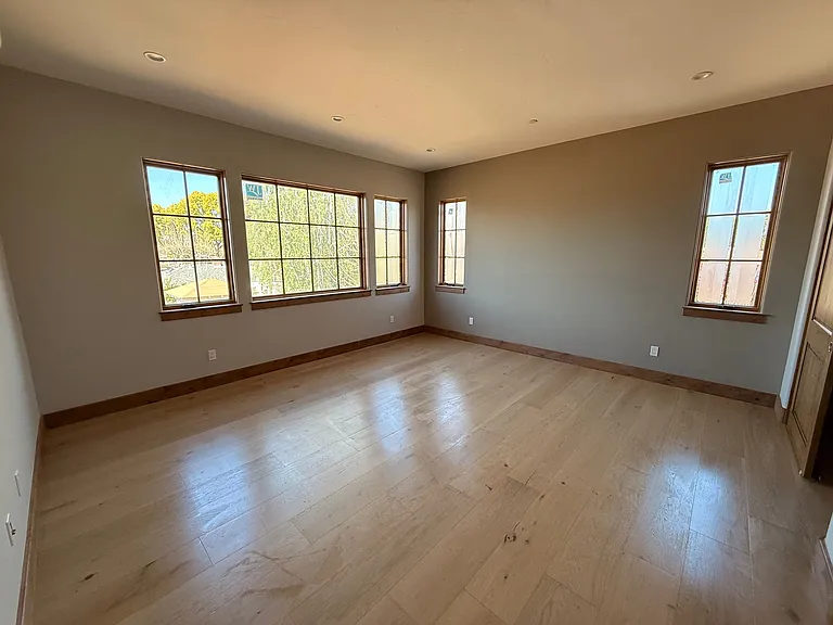 1139 Roy Ave — Photo 18