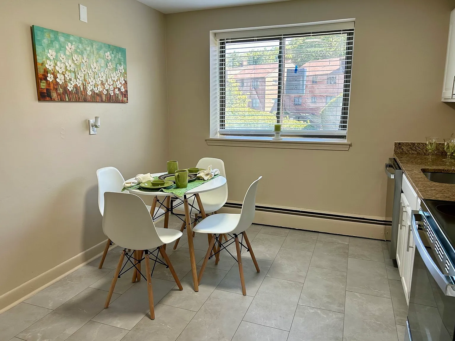 2 bed, 1.0 bath, 900 sqft, $2,780 — Photo 3