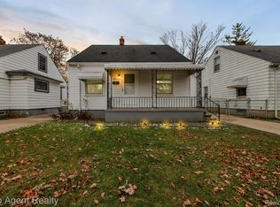 19374 Beaconsfield St, Harper Woods, MI 48225
