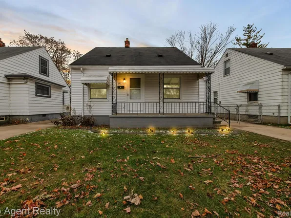 19374 Beaconsfield St, Harper Woods, MI 48225