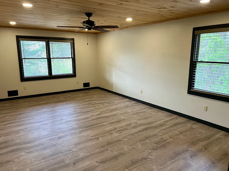 951 Elrod Rd — Photo 8