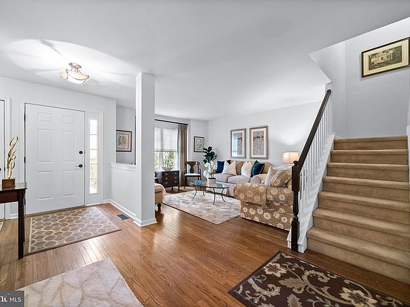 2nd image of 122 Canterbury Ln