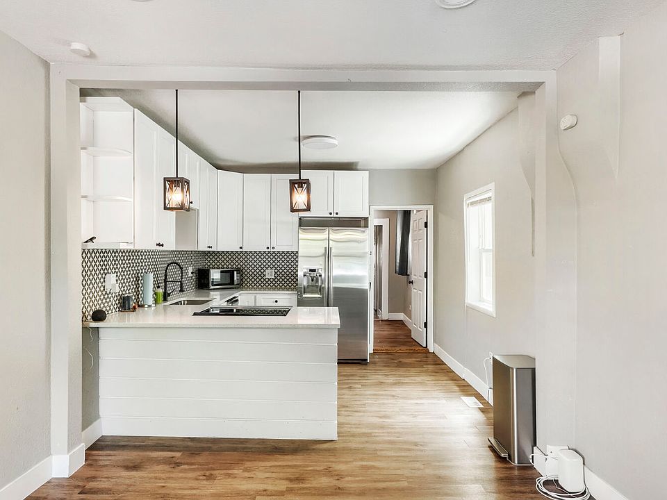 1st image of 802 W 4th Ave