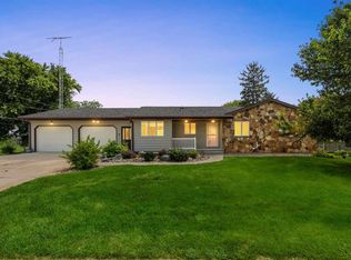 200 Schnoebelen St, Riverside, IA 52327