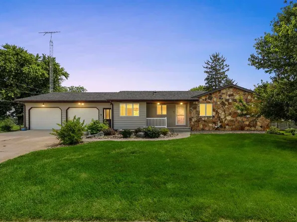 200 Schnoebelen St, Riverside, IA 52327