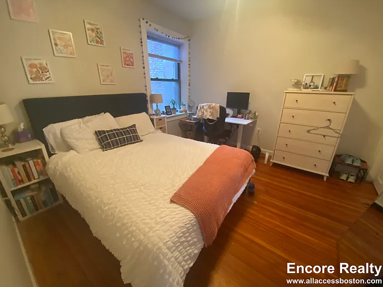 1942 Beacon St #2 — Photo 3