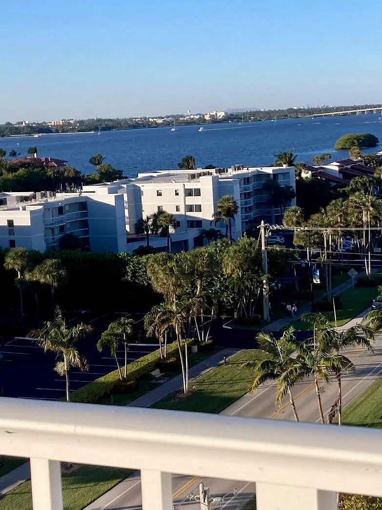 1 bed, 2.0 bath, 983 sqft, $4,000 — Photo 3
