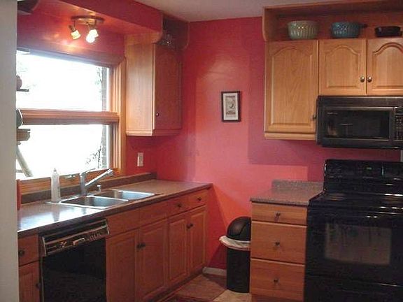 3rd image of 9343 Morrison Ave