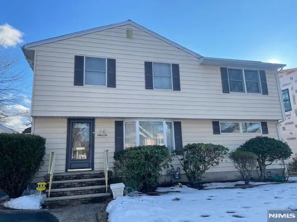 82 Azalea St, Paramus, NJ 07652