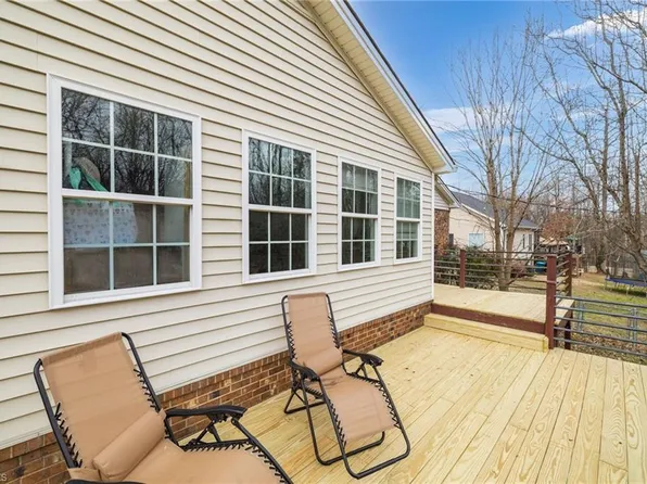 1110 Riveria Dr, Greensboro, NC 27406
