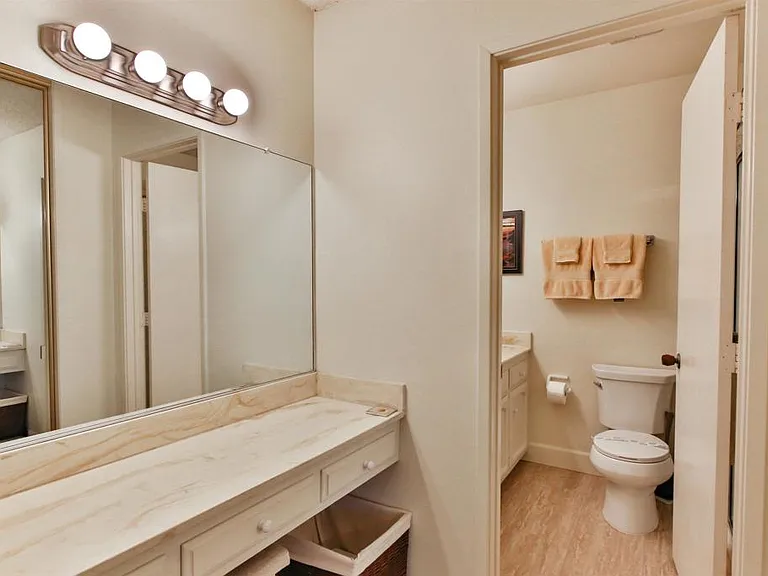 1068 Isabella Ave — Photo 17
