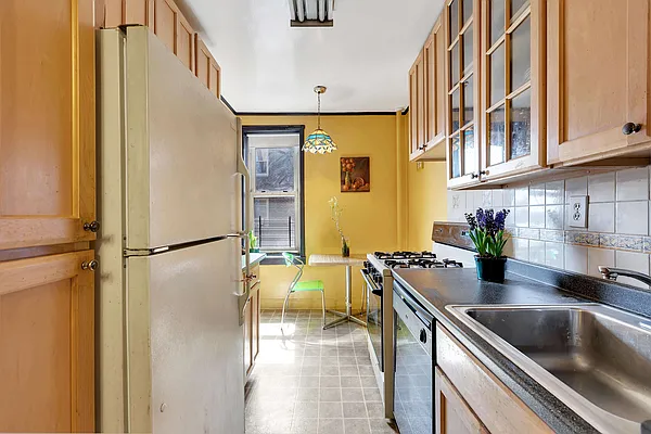 Sold by Compass | media 22