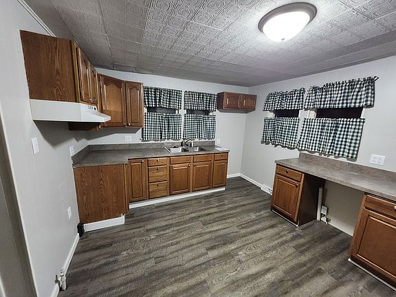 2nd image of 523 W Trusler St